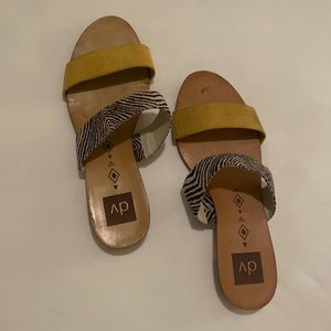 DV yellow & zebra print sandals
